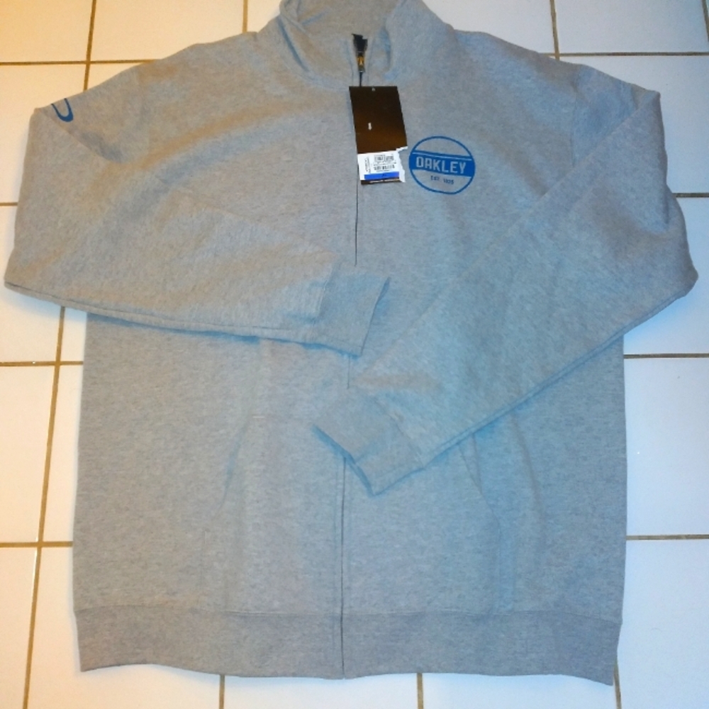 Oakley NWT sweater size XL